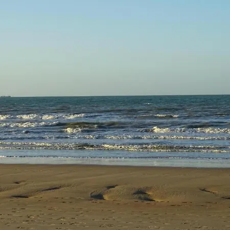 Coastal Comfort By The Sea, Cleaning Included Apartment Nieuwpoort